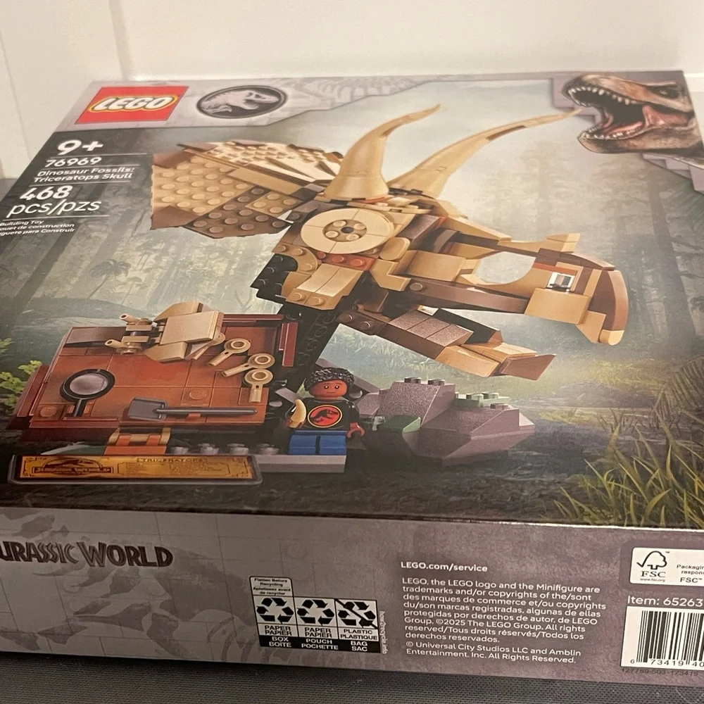 LEGO Jurassic Park Dinosaur Fossils Triceratops Skull Set -Tan & Brown 76969 NIB